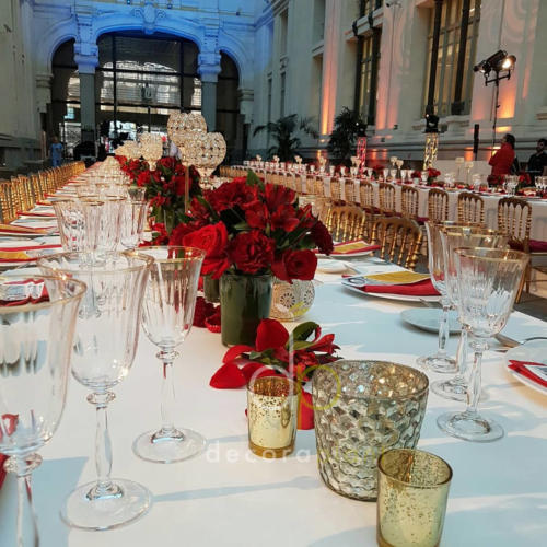 Detalle de centros mesa imperial con rosas y claveles